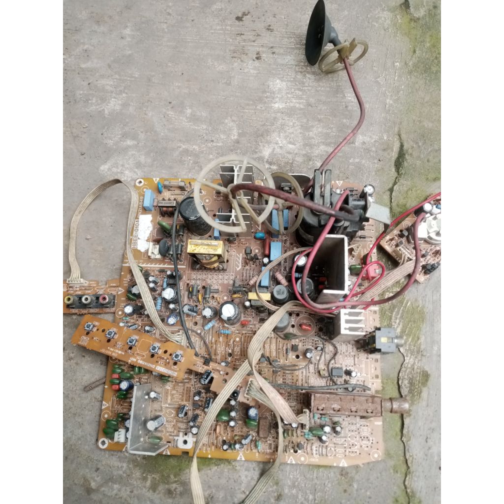 mesin tv Polytron slim21" mati model seperti foto