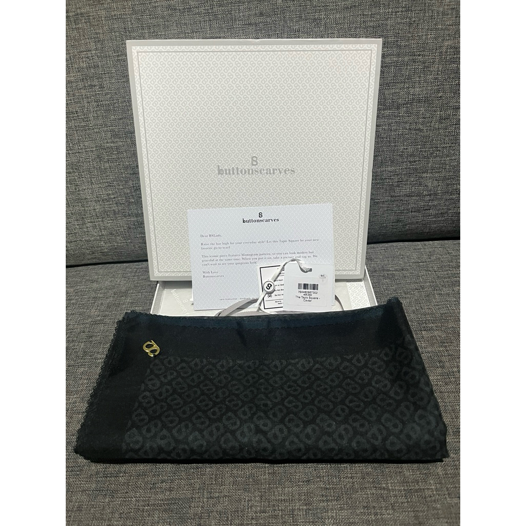 PL jilbab buttonscarves monogram hitam