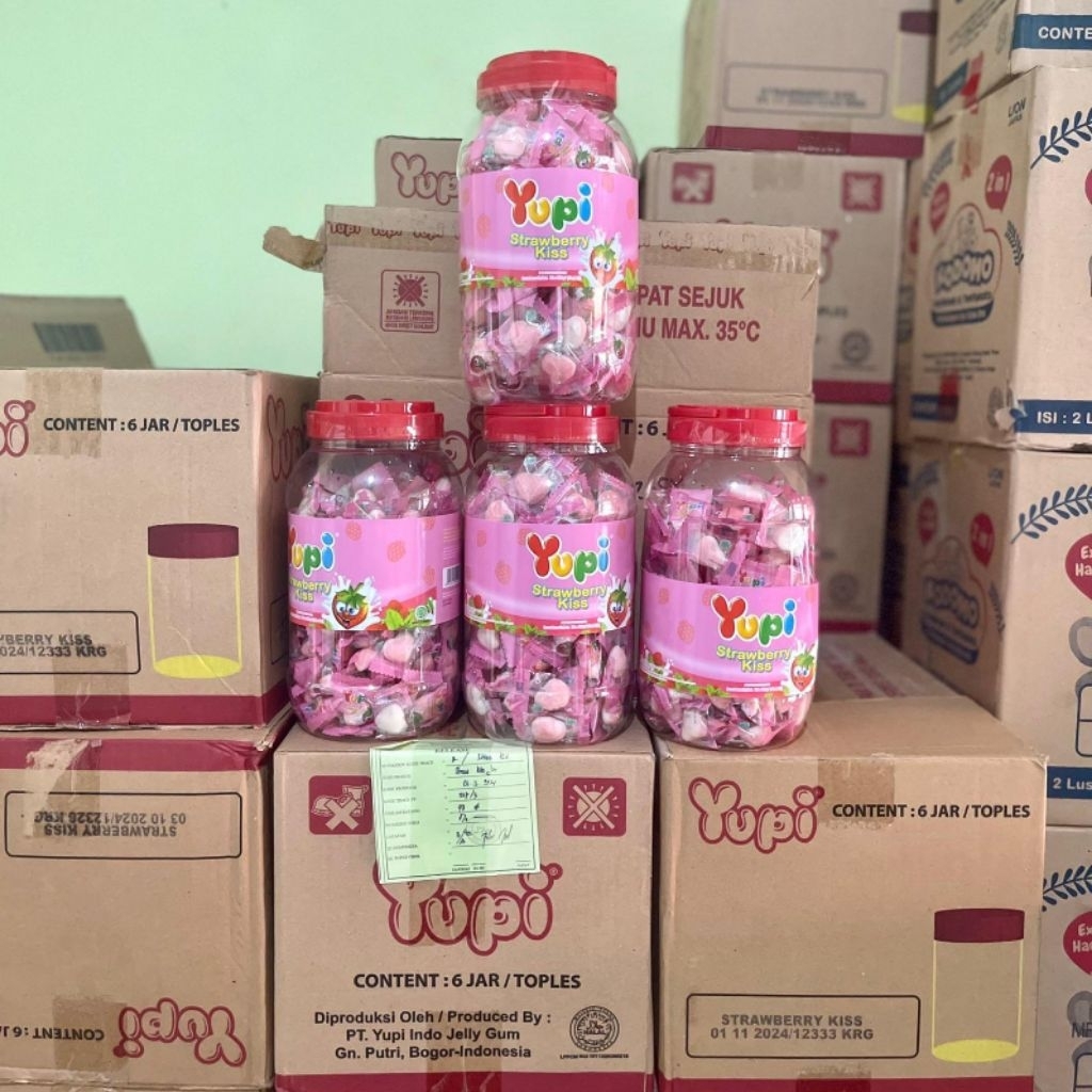 YUPI strawberry kiss pink jar TOPLES 1 karton isi 6 Toples - Yupi Toples 1Dus (6Toples)
