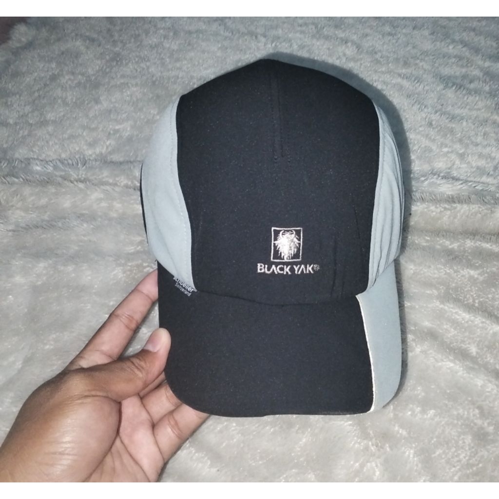 Topi BLACKYAK ada tutup kuping Second