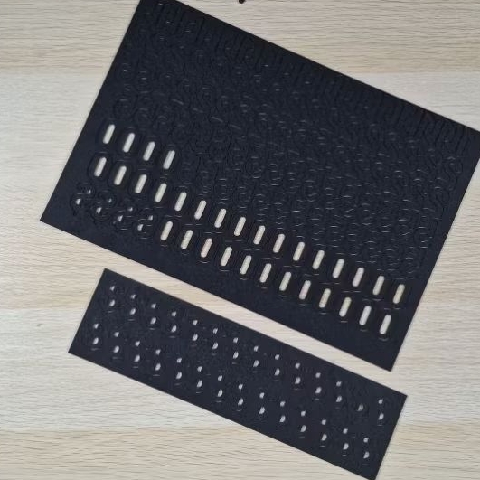 Cut out huruf dan angka dari kain flanel kaku dipotong menggunakan mesin laser cutting