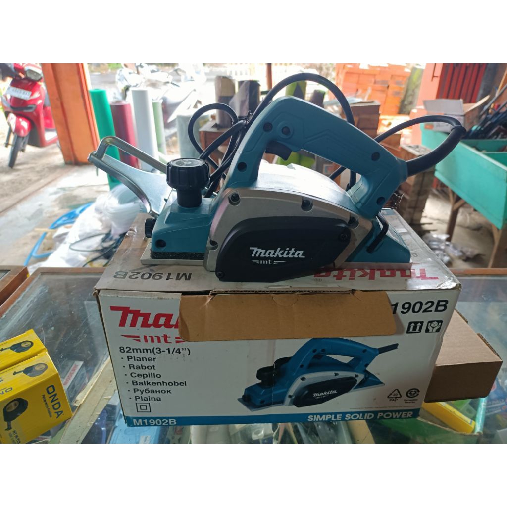 Mesin planer/pasah makita M1902B