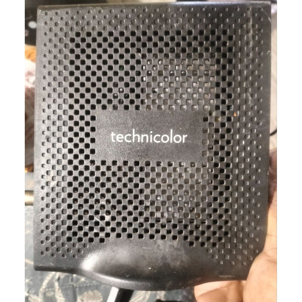 Modem/Ruter technicolor layak pakai normal murah nego.