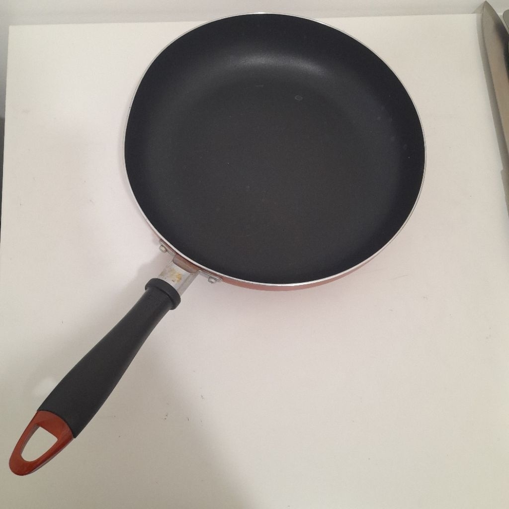 0821. Preloved teflon anti lengket ukuran 25 cm