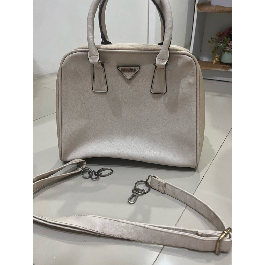 TAS PUTIH PRELOVED