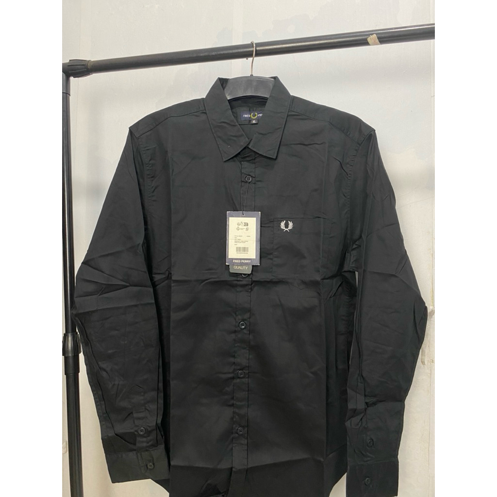 Kemeja lengan panjang model Slim Pria FRED PERRY