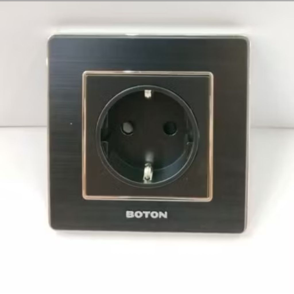Stop Kontak Hitam Boton