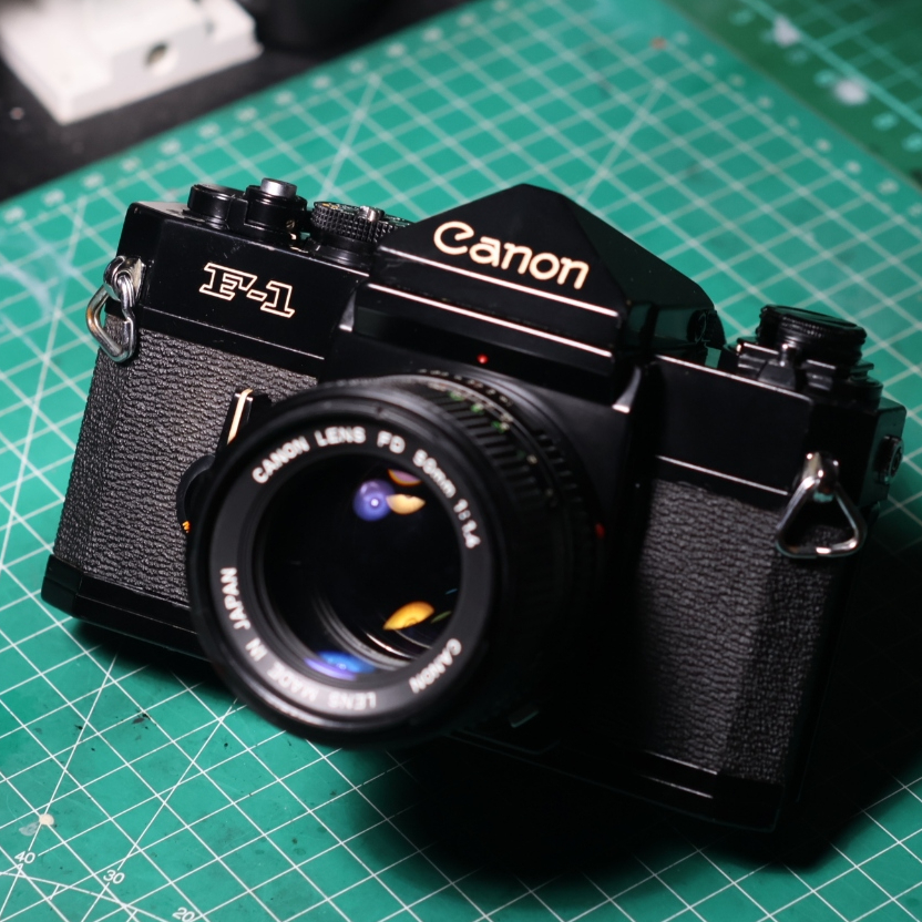 (CLA'd) Canon F-1 [old] 1973 + Canon newFD 50mm F/1.4 Kamera Analog SLR