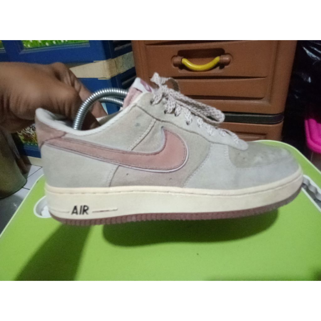Sepatu sneaker preloved