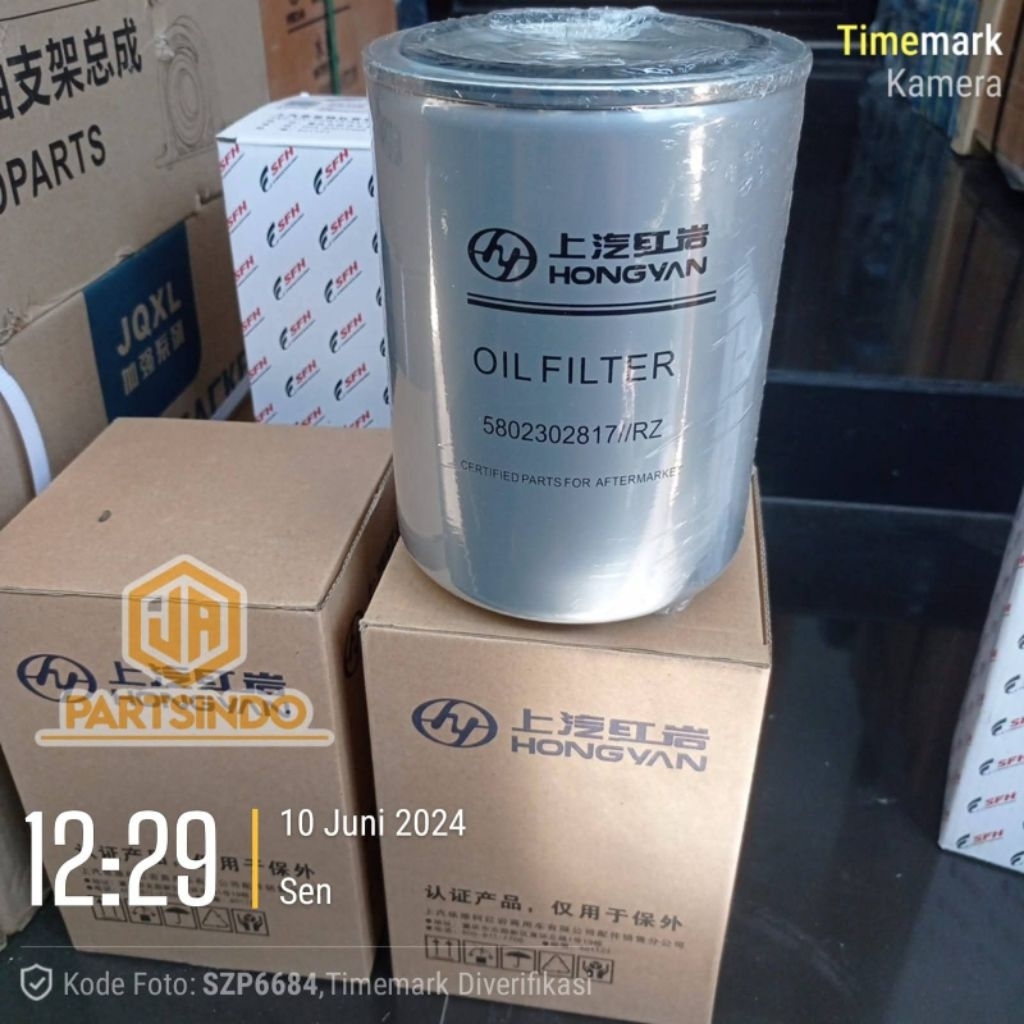 Engine Oil Filter Iveco Hongyan 5802302817 Suku Cadang Truck Iveco Howo