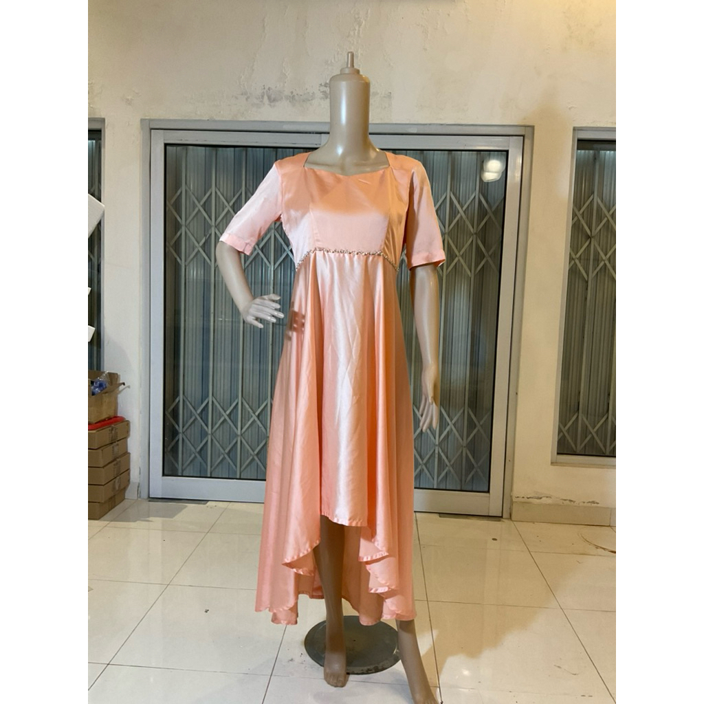 Preloved Peach satin party dress/gaun pesta
