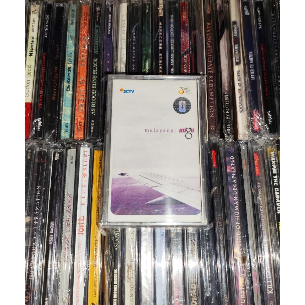 Kaset Ungu - Melayang