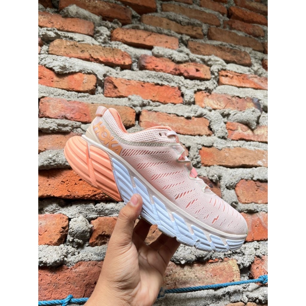 Sepatu Outdoor Hoka Peach Size 40