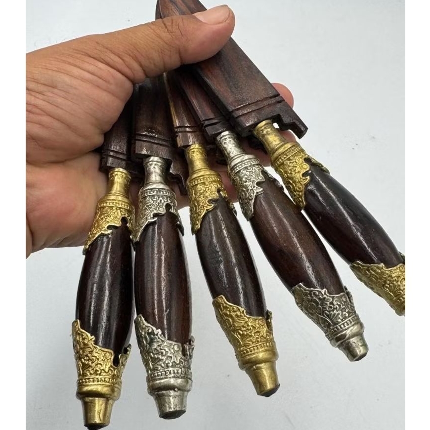 Tiuk Bali / Tiuk Metuasan/ Tiuk Mejaitan / Pisau Metuesan Janur / Canang Sampian / Banten / Tiuk Kas