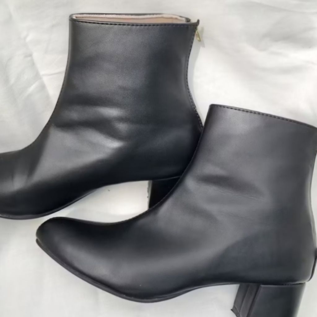 Sepatu boots wanita preloved