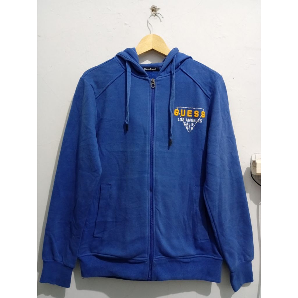 preloved hoodie zipper guess biru elektrik sz M (110 x68)