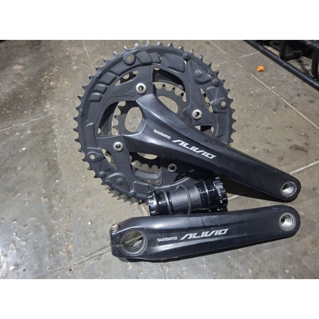 crank shimano alivio T4060 triple 48t dan bb ht2