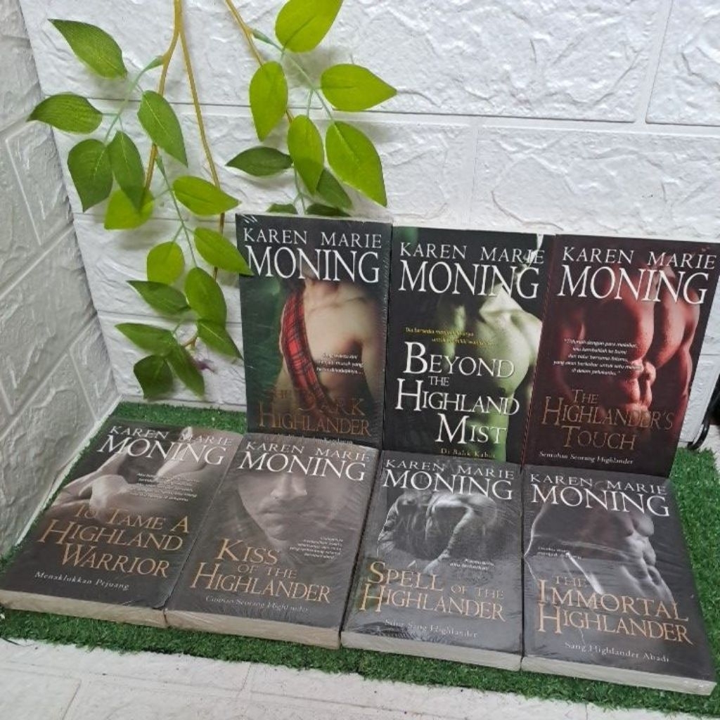 NOVEL SERIES HIGHLANDER'S/HIGHLANDER BY KAREN MARIE MONING