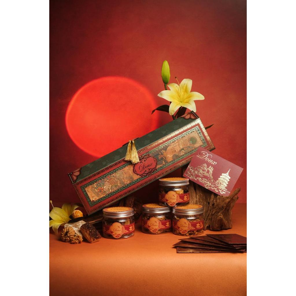 Choose Your Own Hampers + Ludisia Wine