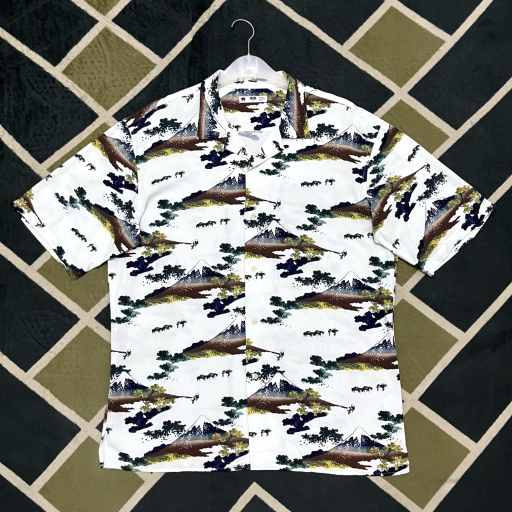 Kemeja Open Collar UNIQLO x MFA Mountain Art (XL)