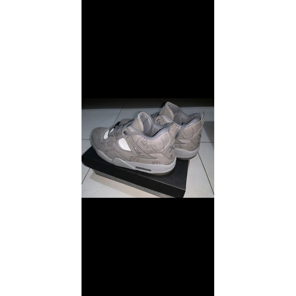 Nike Air Jordan Retro 4 x KAWS