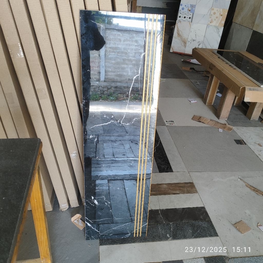 Granit Tangga hitam corak list emas 30x90 or custom