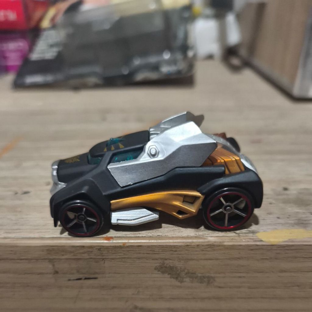 Mattel Hot Wheels Power Rangers MegaForce Robo Knight Lion Zord