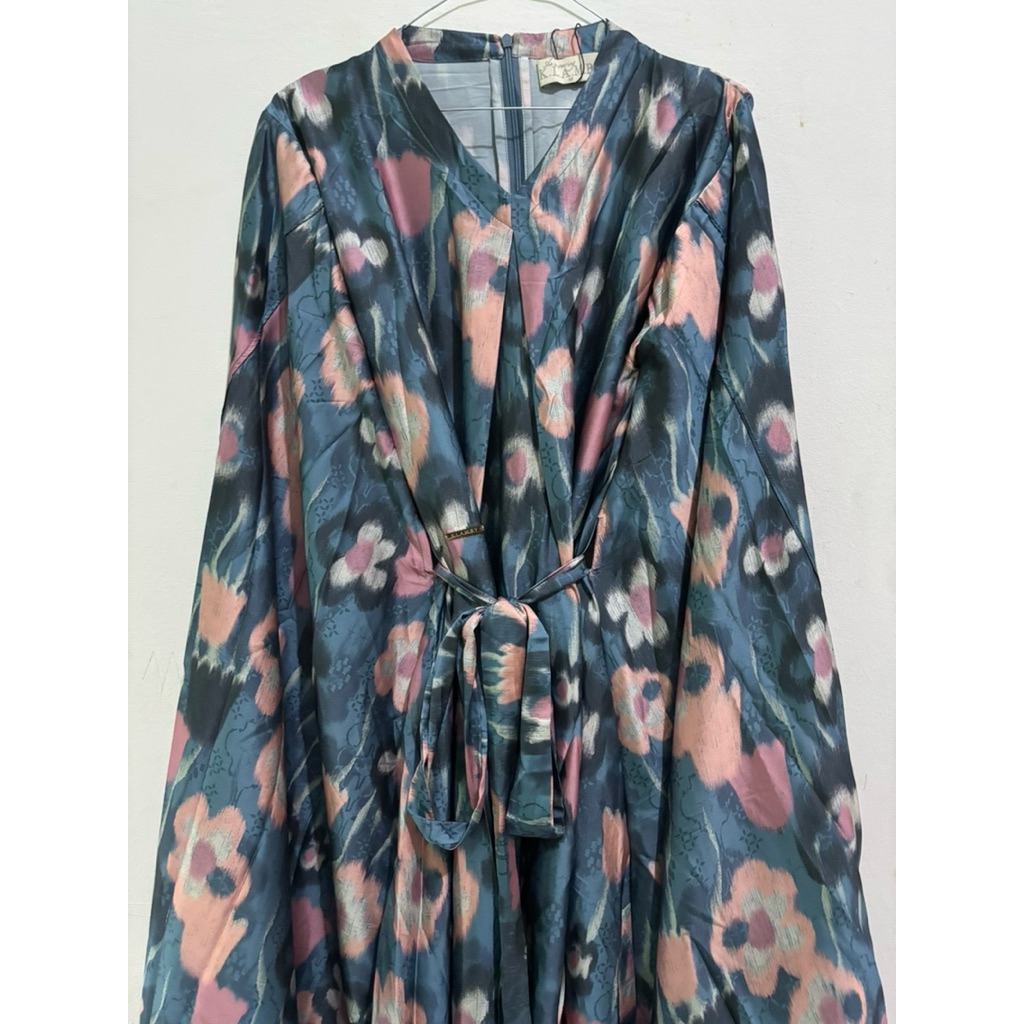 kaftan wearing klamby original store preloved