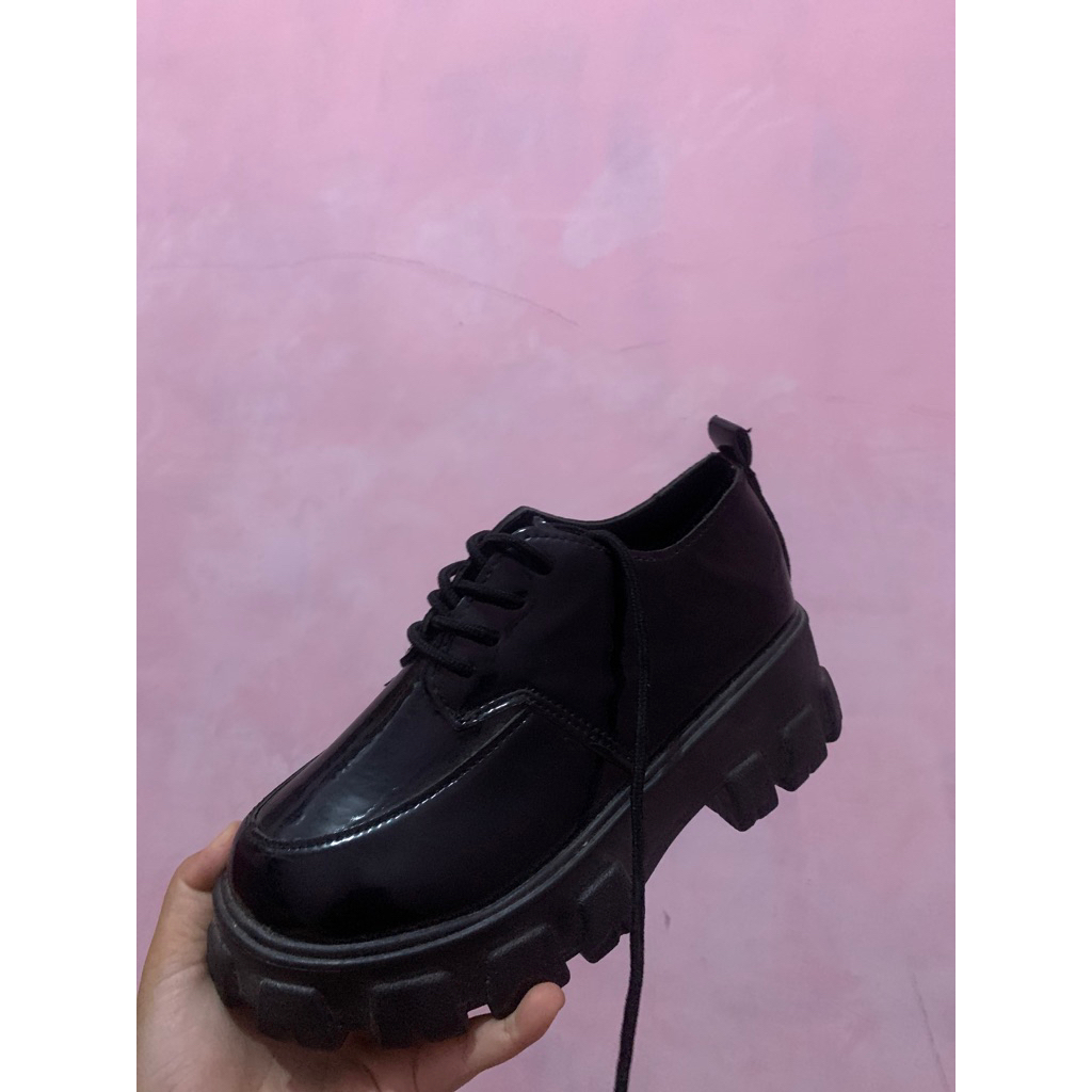 sepatu boots wanita docmart
