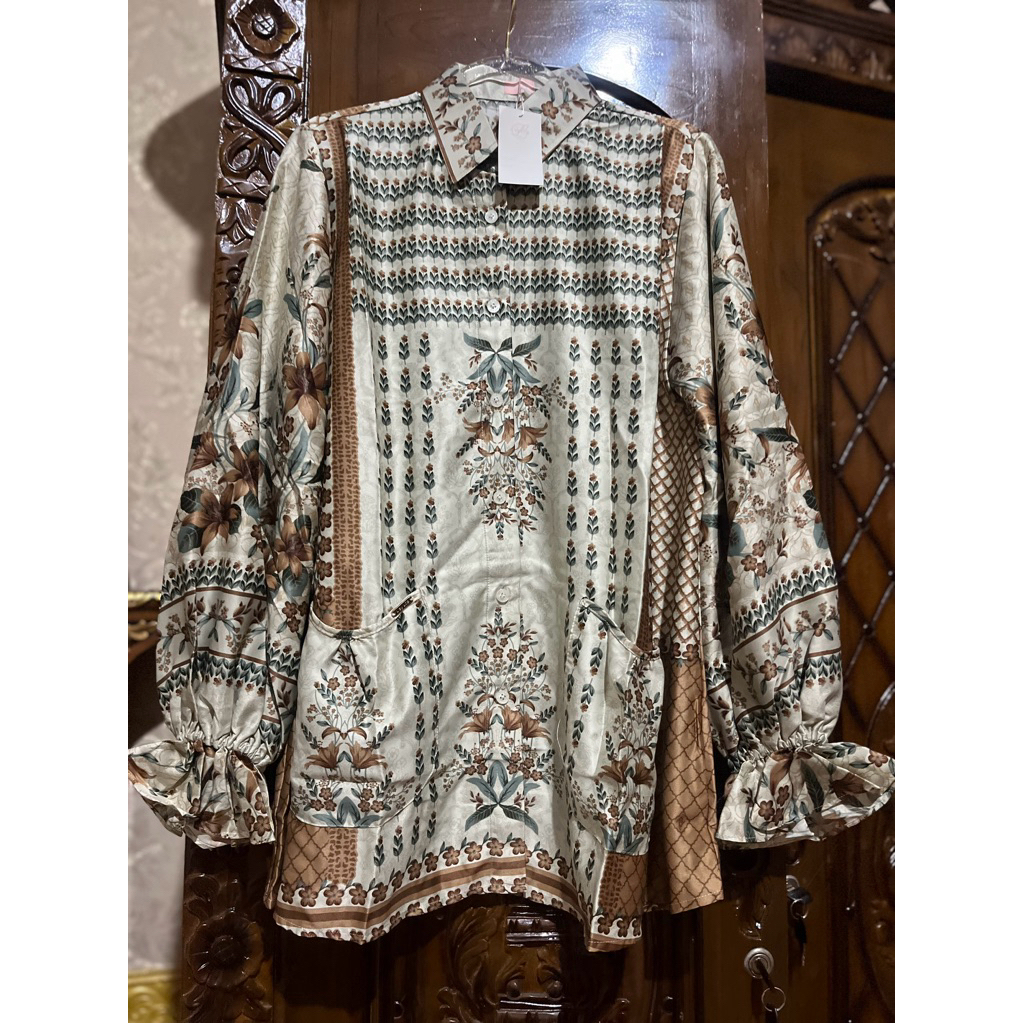 lelie bloom shirt l by lcb new bukan preloved