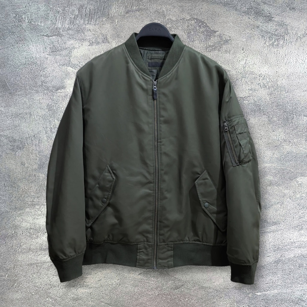 Jaket Uniqlo Blouson MA-1 Bomber Green