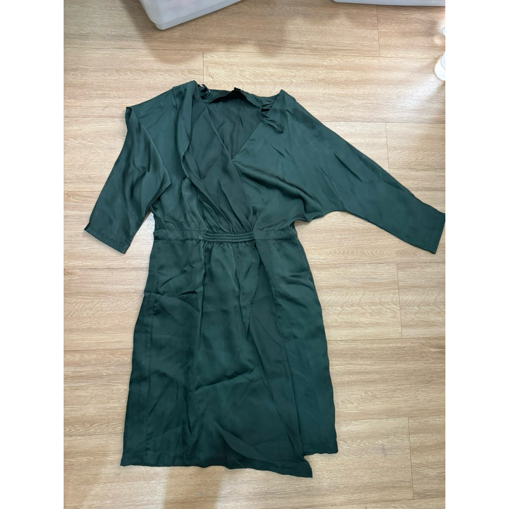 dress wanita hijau satin gap preloved