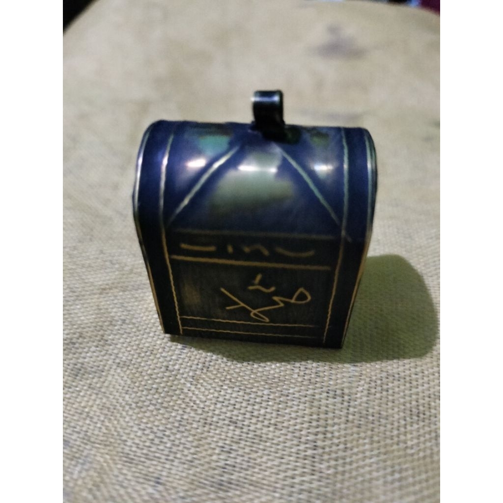 Alquran antik dari kulit ontaa dalam kotak kuningan pjg1.2meter.sepuhh