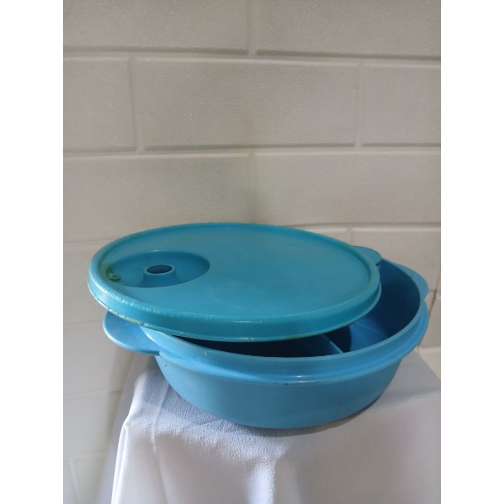 CWL dewasa Tupperware sekat 3 Biru senada minus tanpa katup. preloved / second