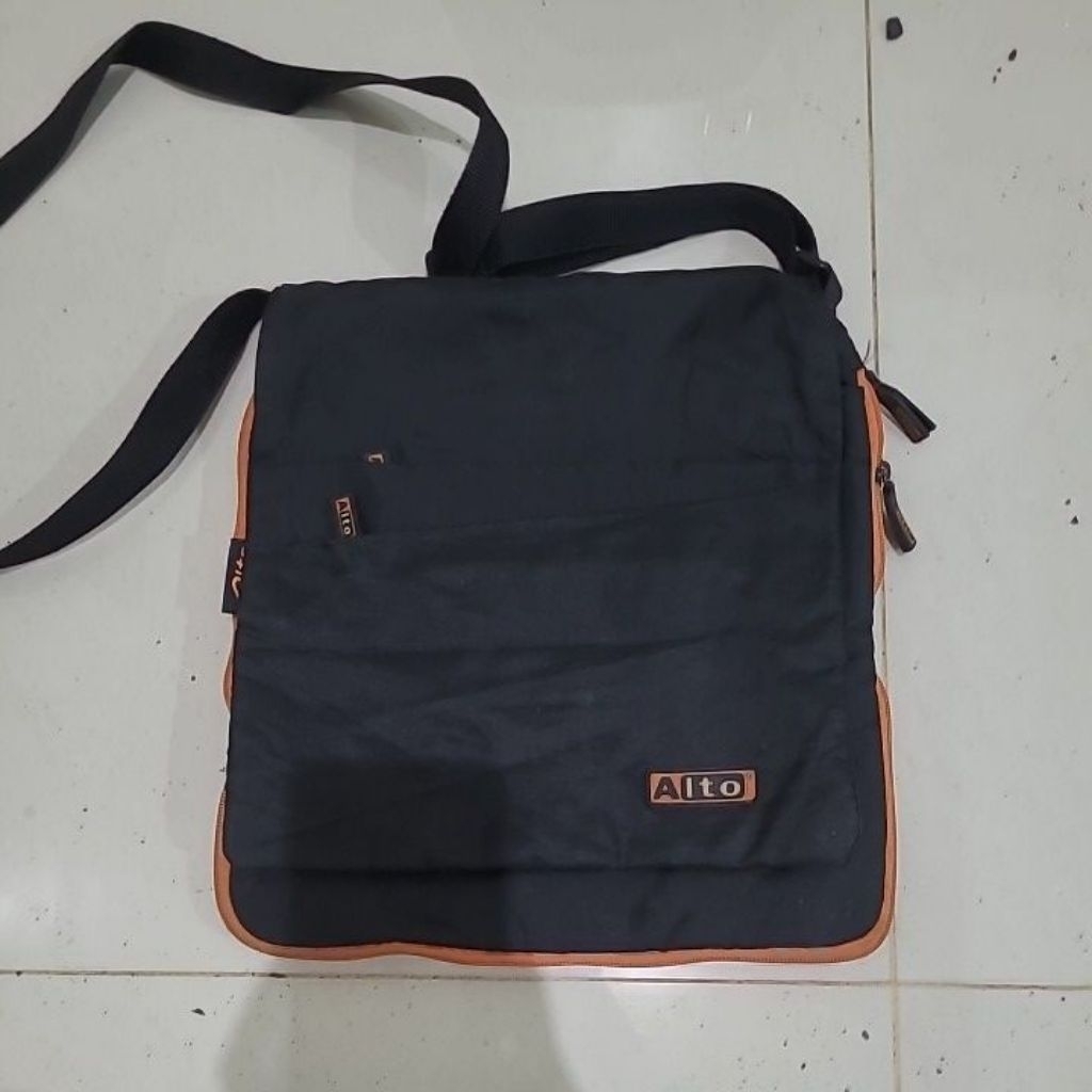 [PRELOVED] Tas Selempang Slempang Unisex Pria Wanita Alto Black