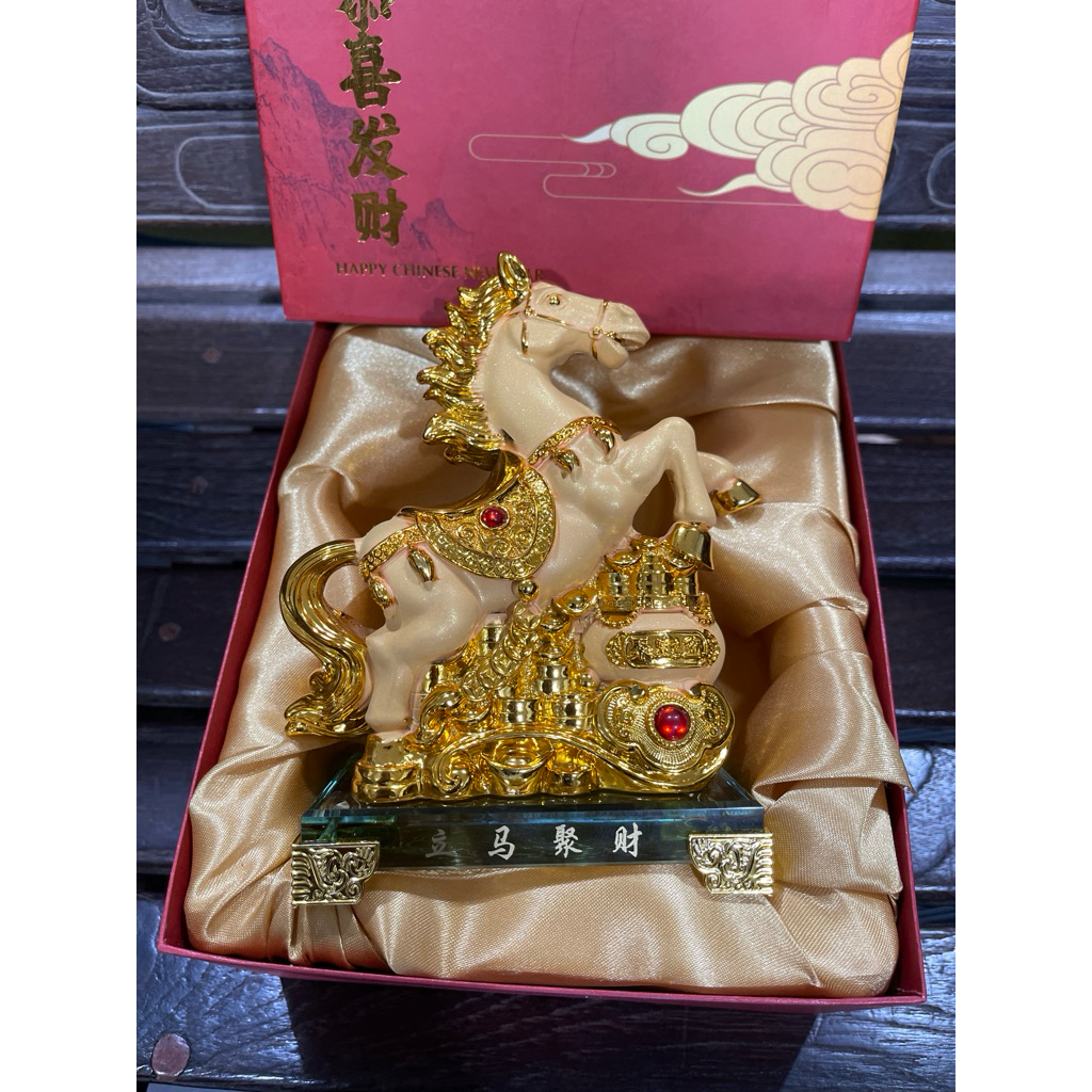 Hampers Imlek BCA Prioritas 2026 / Patung Kuda
