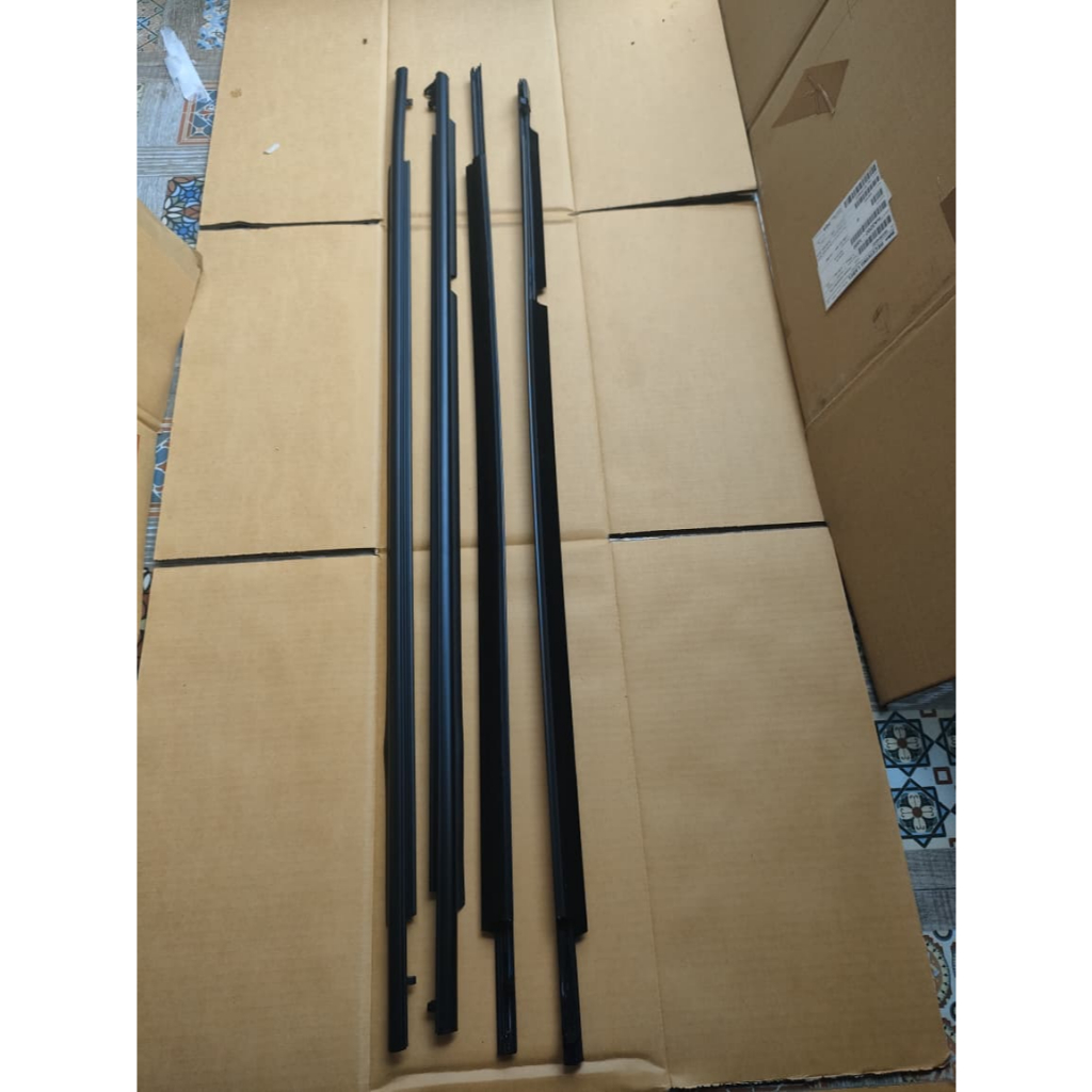 KARET PELIPIT KACA LUAR INNOVA REBORN ORIGINAL