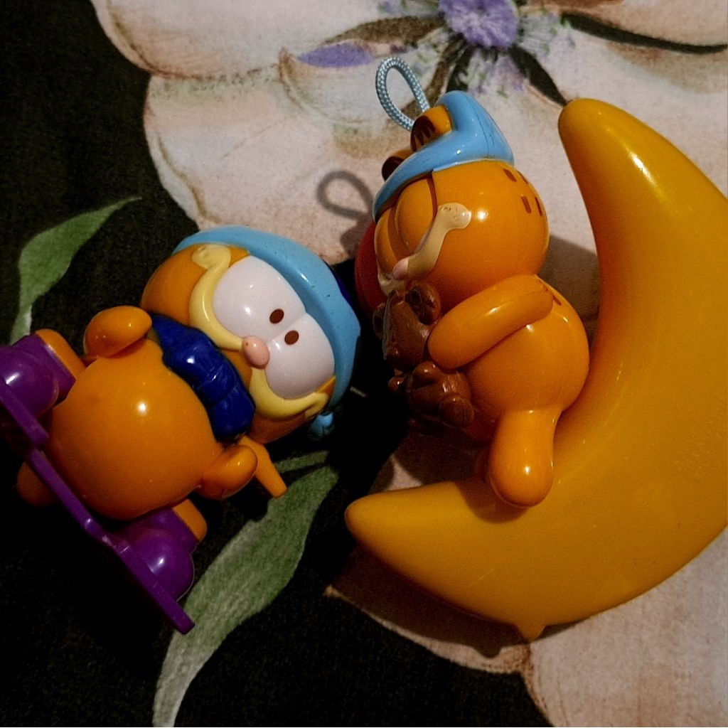 MCD garfield toys
