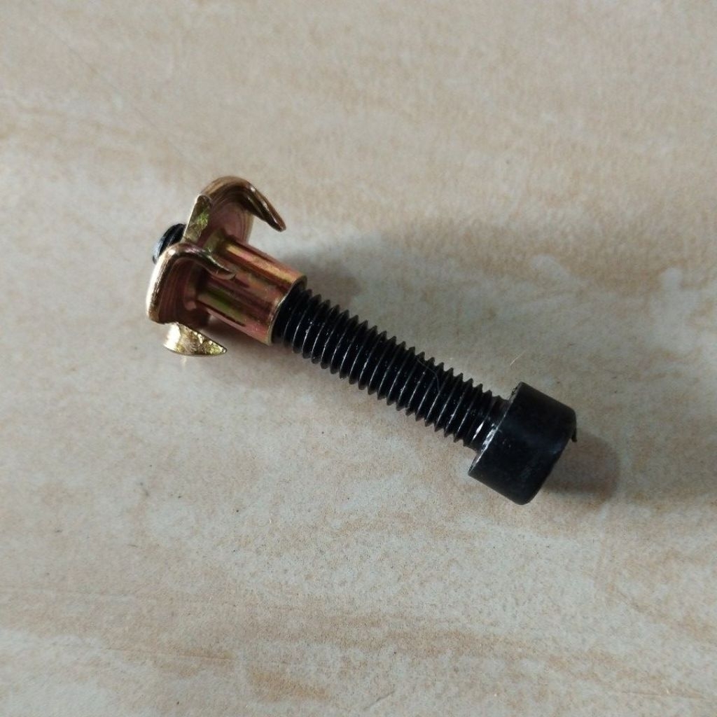 Baut dan mur cakar set