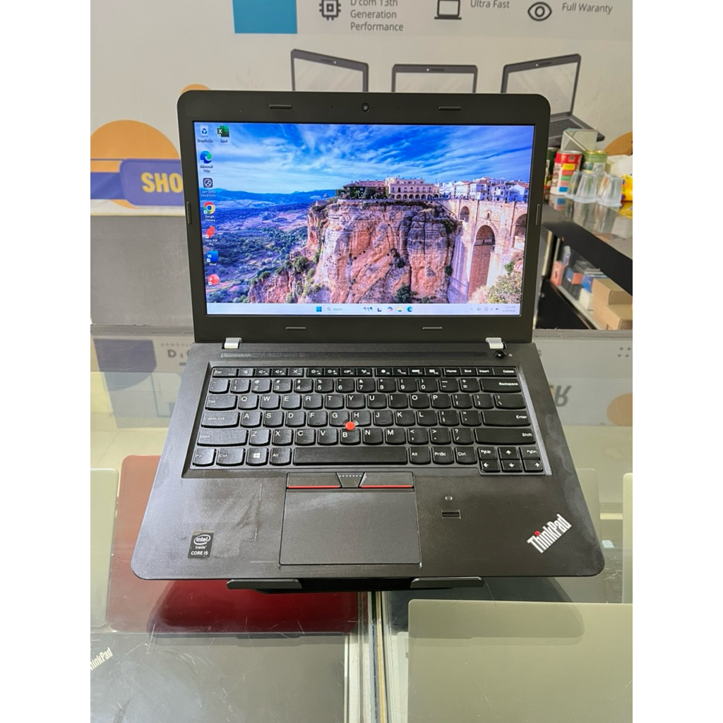 Lenovo Thinkpad E450 Intel Core i5 5200U RAM 8 GB SSD 128 GB, VGA Intel HD Graphics