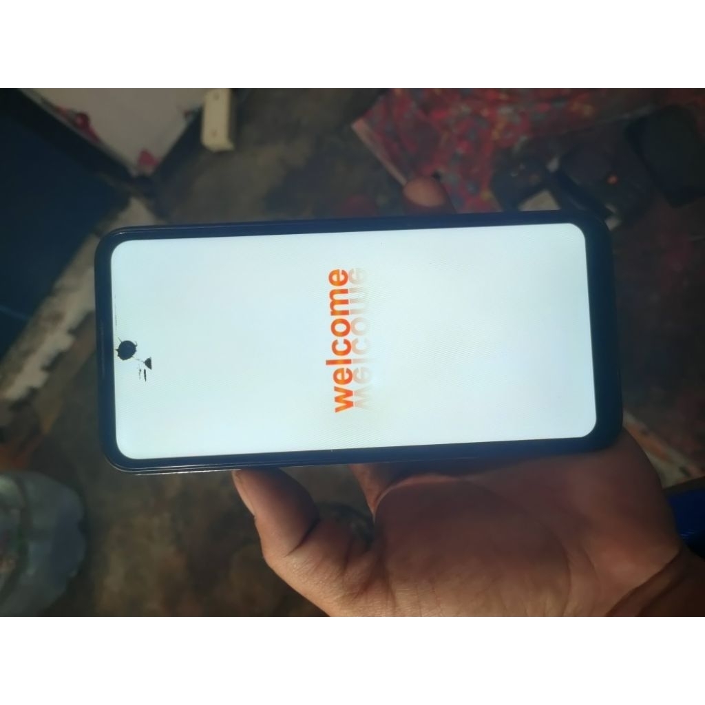 hp cina merek welcome s23 ultra minus mentok di logo sama di lcd ada bercak seperti di gambar