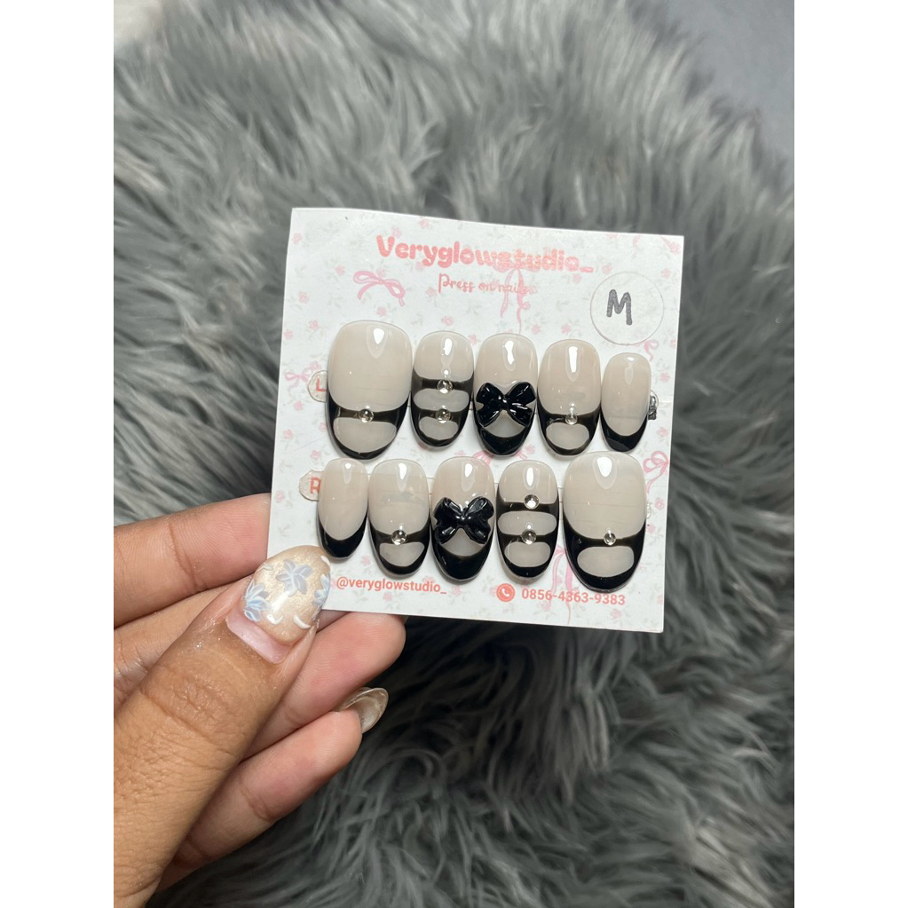 Press on nails Line