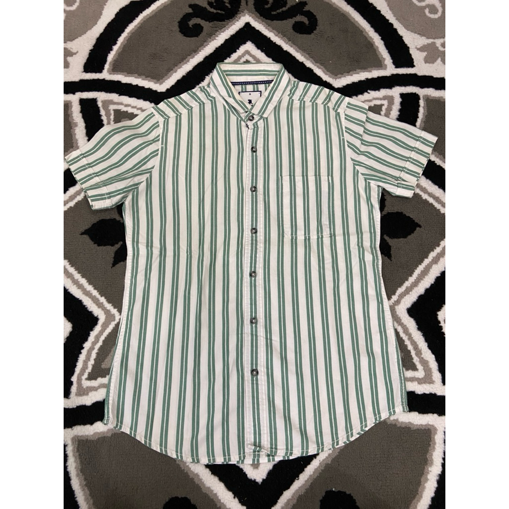 kemeja lengan pendek “lois”