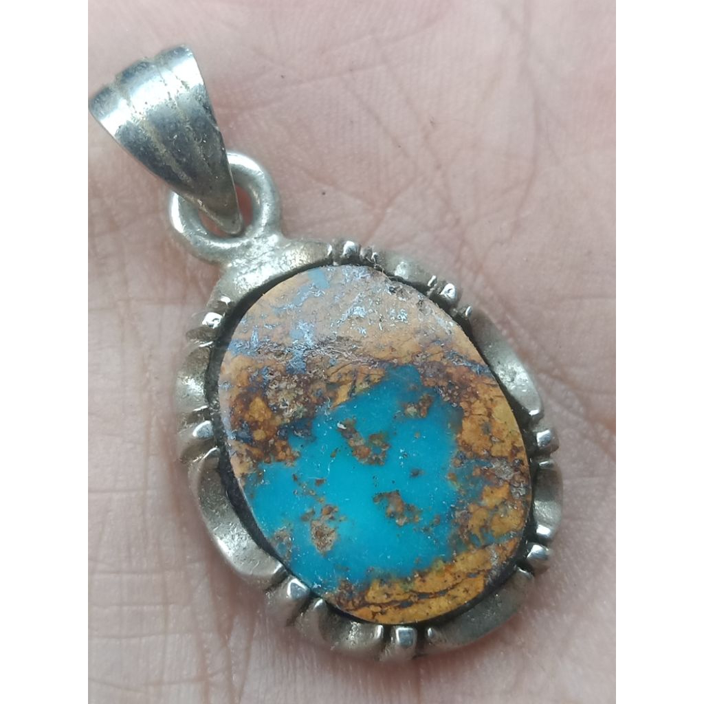 liontin batu pirus Persia