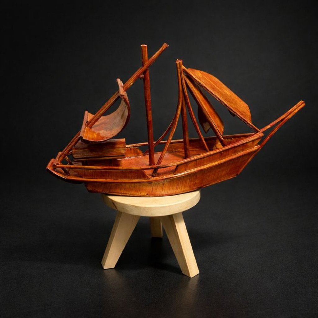 Miniatur Kapal Layar Kayu Hiasan Meja Dinding