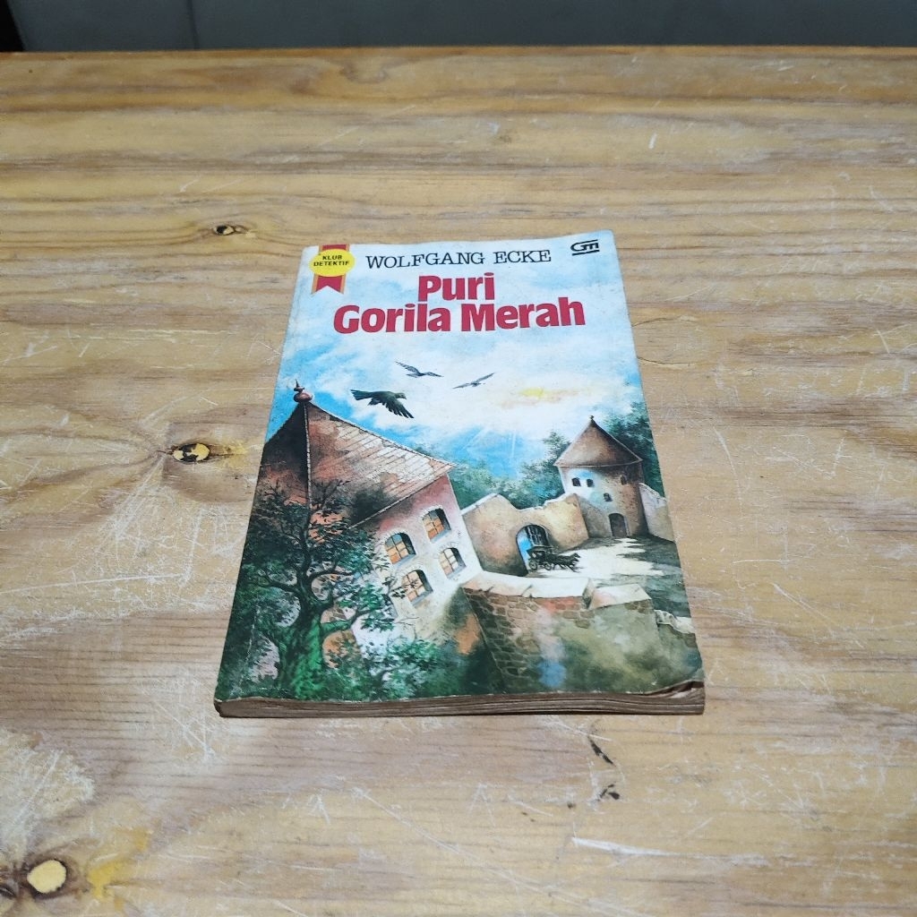Novel Klub Detektif Puri Gorila Merah