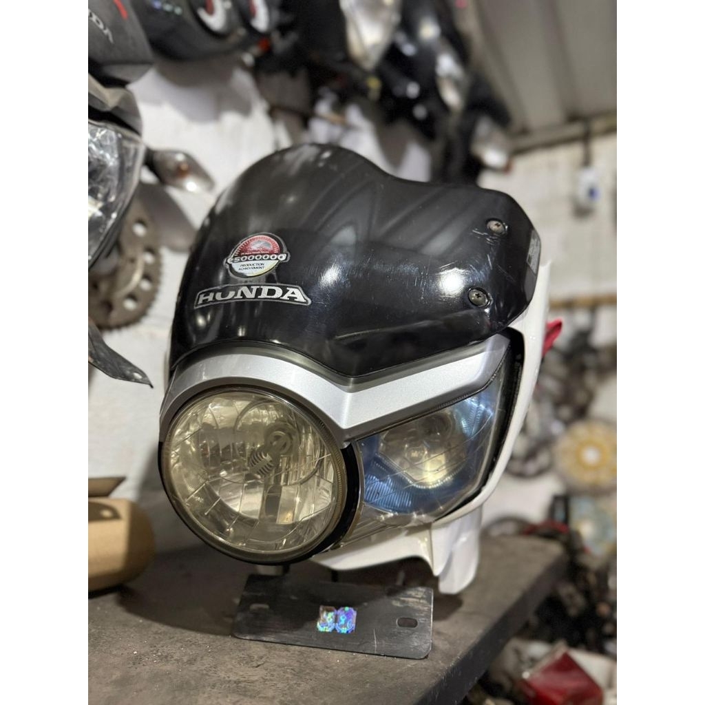 LAMPU DEPAN TIGER REVO PC ORI SET BREKET