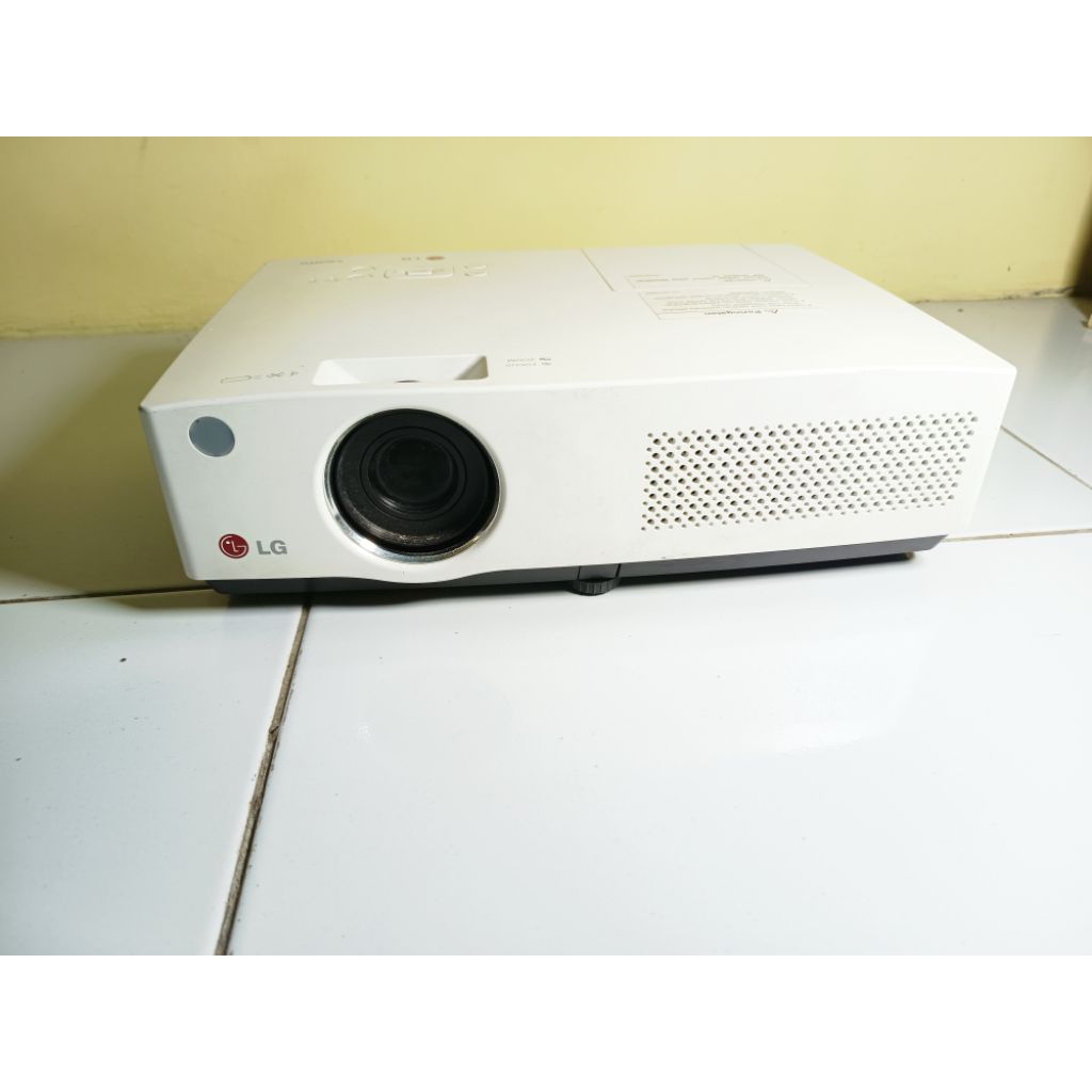 proyektor merk LG minus ya, tipe lupa