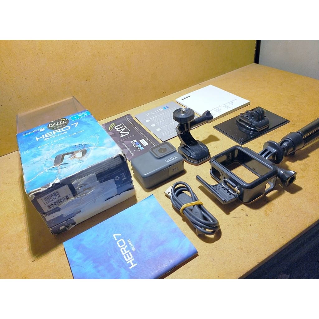 gopro hero 7 silver + 4k 30fps + free accecoris + fullset