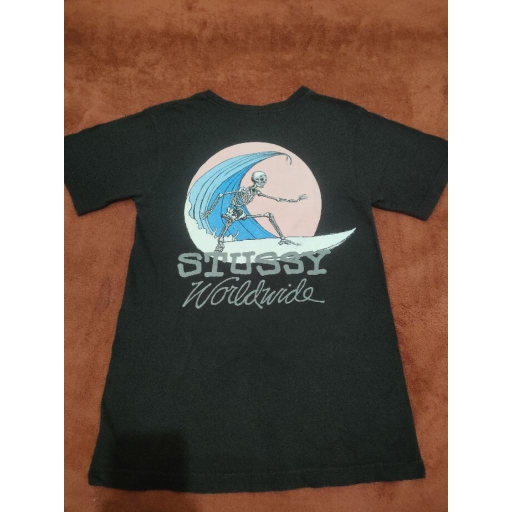 T-SHIRT STUSSY POKET ORI TENGKORAK BERLAYAR SECOND BRAND